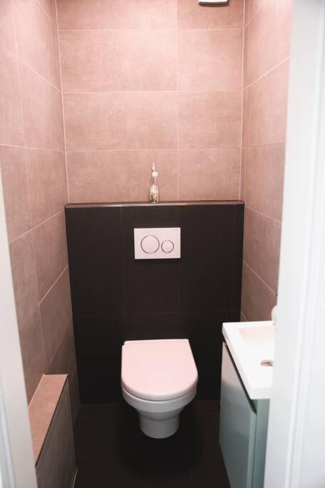 Charming Modern 2 Bedroom Apartment Alzingen Kültér fotó